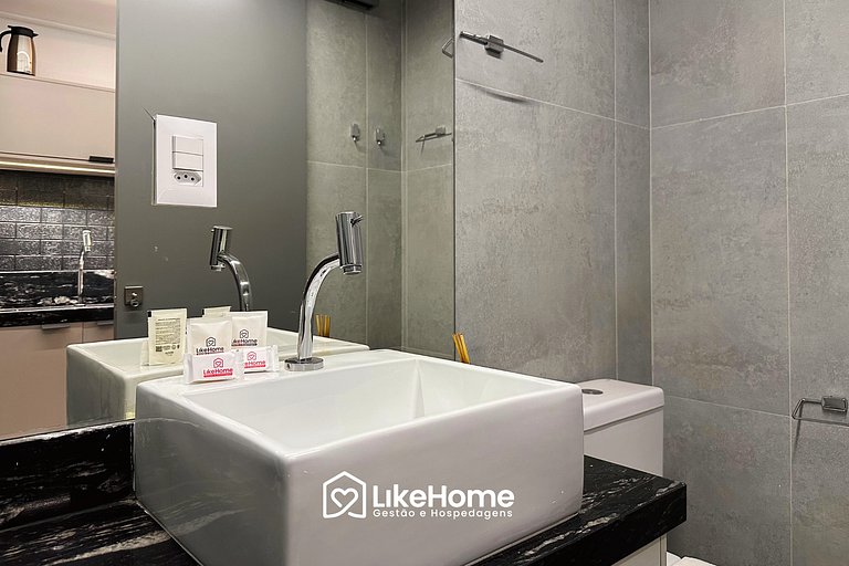 Belo e Encantador Flat 50 m da praia - LikeHome