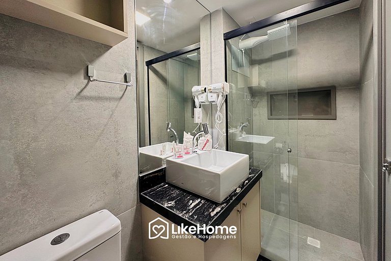 Flat praia no térreo com vista jardim - LikeHome
