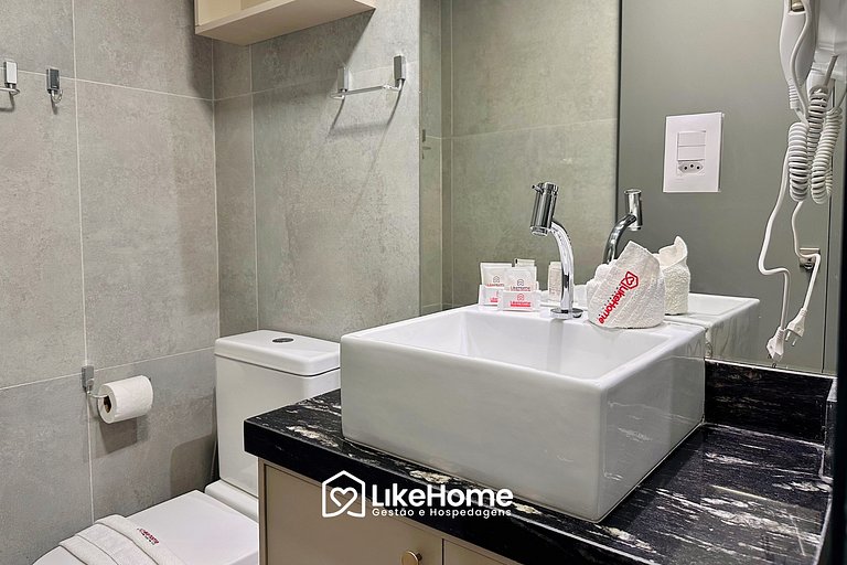 Flat praia no térreo com vista jardim - LikeHome