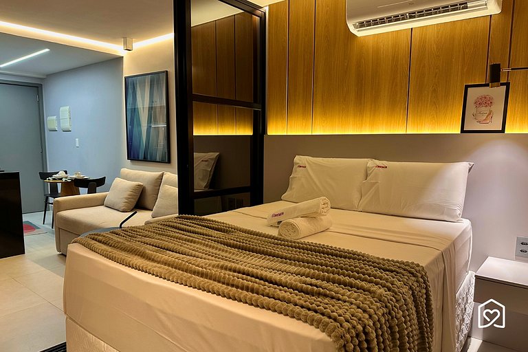 Flat com varanda vista piscina no Bessa - LikeHome