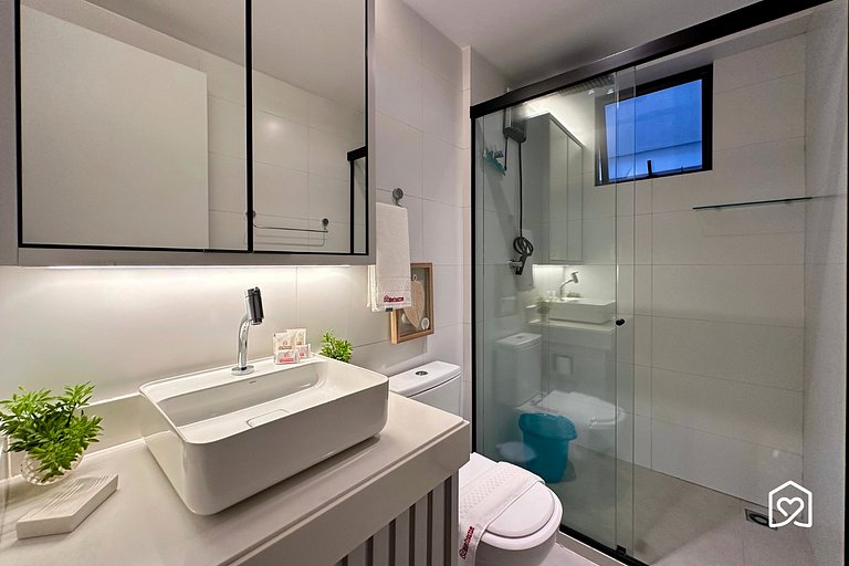 Flat com varanda vista piscina no Bessa - LikeHome