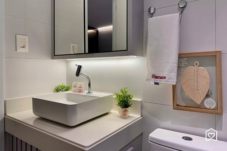 Flat com varanda vista piscina no Bessa - LikeHome