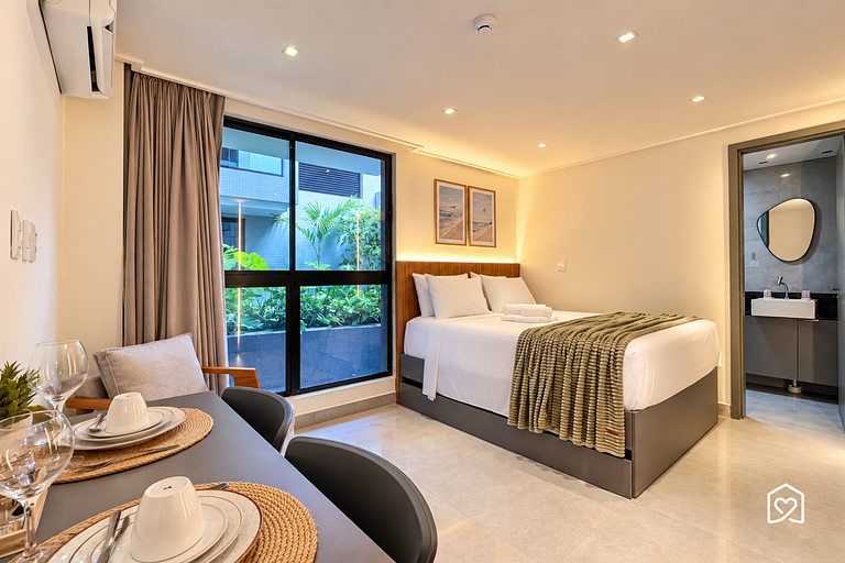 Flat à 50m da praia com vista para o jardim