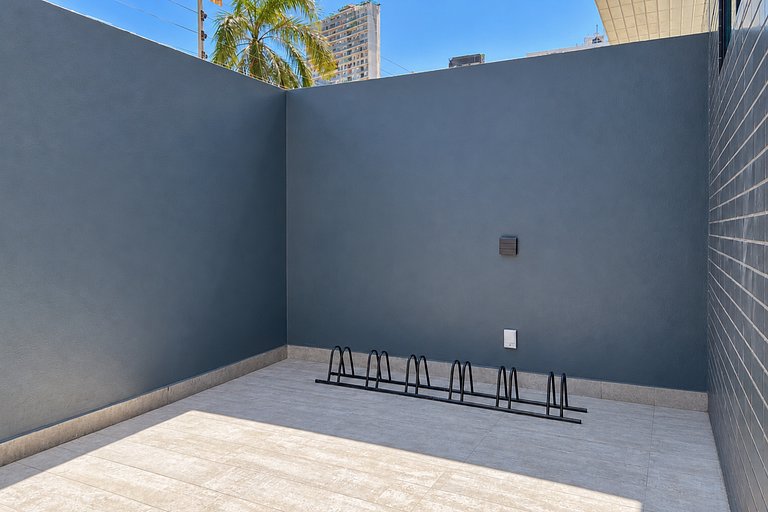 Flat c/ piscina e rooftop vista mar perto da praia